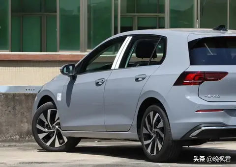 十来万德系小钢炮，两厢车空间够用吗，车主改装有风险